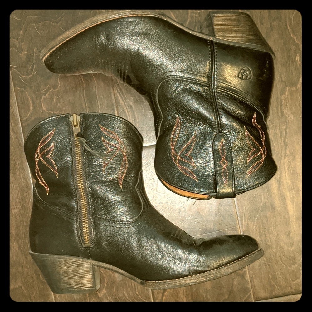 Black Ariat Darlin cowgirl boots, size 10